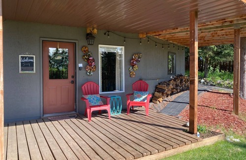Rabbit Creek Apartment | Log home mother-in-law apartment in scenic Anchorage hillside neighborhood