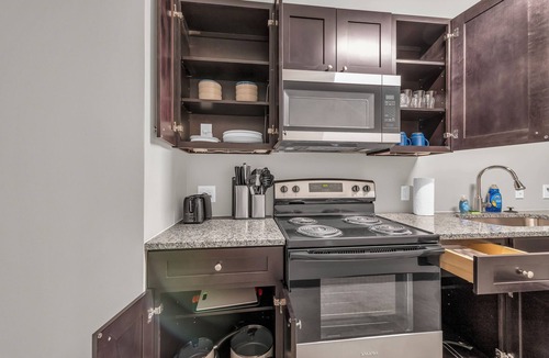 Waldron Apartment | Lovely 1BR KC Stay w/WiFi, Parking & Match Fun