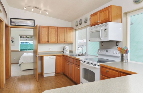 Seward Apartment | Lovely Dockside Apartment! Located right in the Harbor!