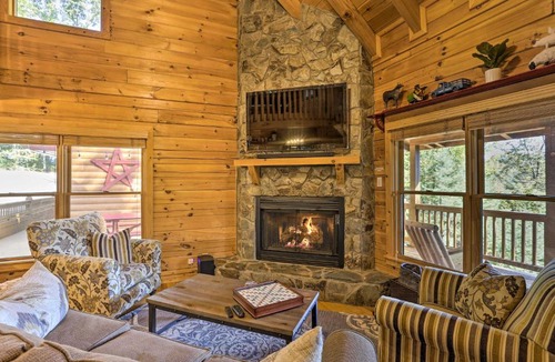 Hidden Lake House | Lovely Log Cabin + Bunkhouse w/Views & Yard!