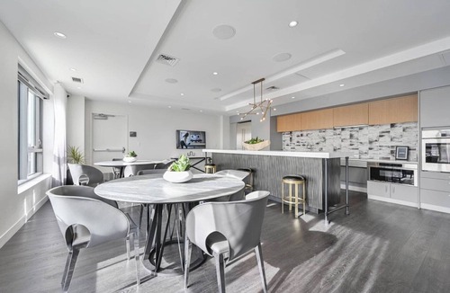 Central Square Apartment | Lux Central Square Studio w/Gym, Doorman, W/D, Roof Deck