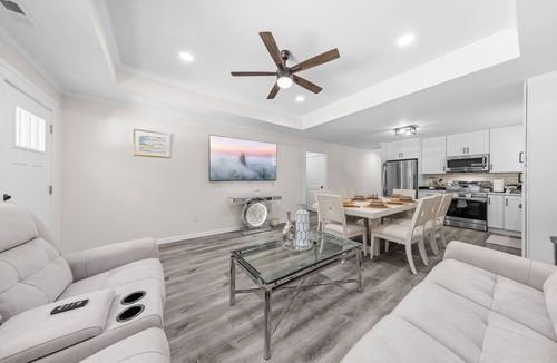 Paw Creek House | Lux Oasis New Construction wHtub/PETS WELCOME