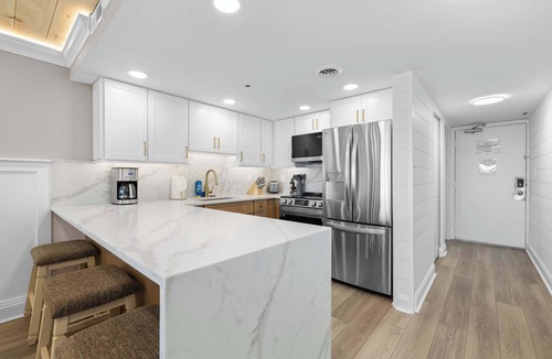 North Ocean City Condo | Luxe Oceanfront Penthouse | Pool, Hot Tub & Deck