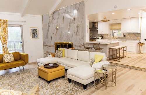 Independence House | Luxurious 3 bed (each w/private bath) home near Arrowhead w/Game Room & Sauna