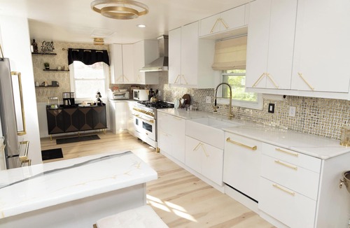 Independence House | Luxurious 3 bed (each w/private bath) home near Arrowhead w/Game Room & Sauna