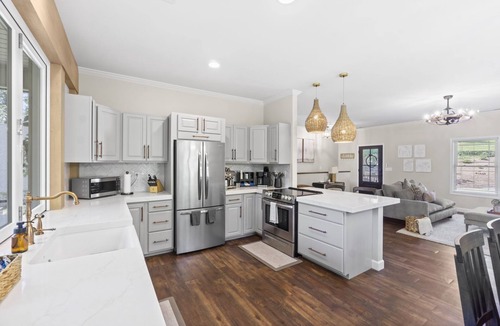 Easley House | Luxurious 3BR on Lake Saluda w/Kayaks, Fire Pit
