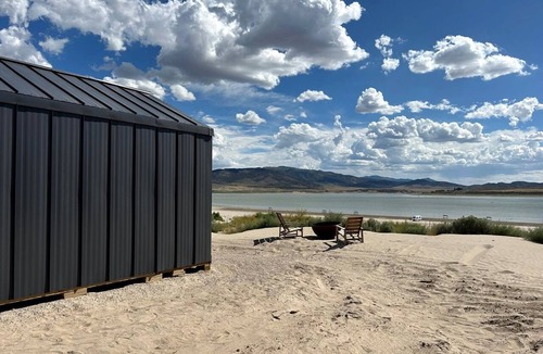 Levan Cabin | Luxurious Tiny House with King Bed for a Romantic Escape on Yuba Lake in Utah
