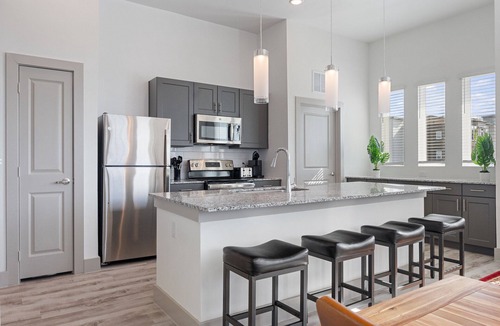 Stony Ridge North Apartment | Luxury 2BD/2BA Next to Airport 0838