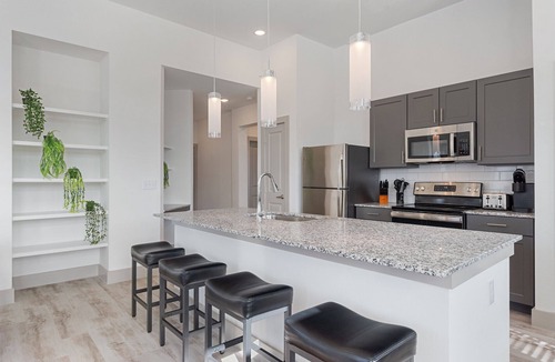 Stony Ridge North Apartment | Luxury 2BD/2BA Next to Airport 0838