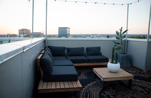 Government Hill House | Luxury 2BR Sunset Views - 0.4 miles to Pearl