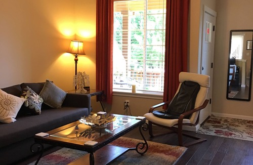 Five Oaks House | Luxury 3BR + Studio Townhome – Walk to Nike, MAX, Dining & More!