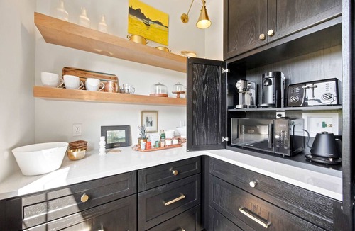 Mount Sunapee House | Luxury 6 Bed House with Hot Tub, Sauna, Gym & Game Room