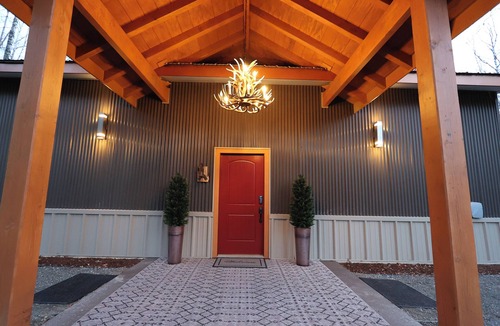 Knik-Fairview House | Luxury Alaska Hideaway with Movie Theater, Sauna & Stunning Natural Views