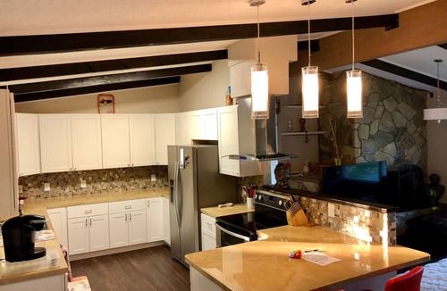 Northeast Anchorage House | Luxury Alaska Retreat w/Hot Tub, Rain Shower & Mountain/Ski Views Sleeps 16