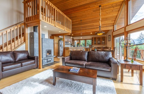Juneau House | Luxury Auke Bay Chalet~ Ocean views, Hot tub, Sauna, fireplace, Ultimate Retreat