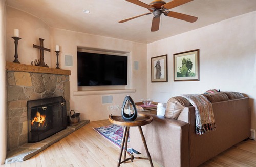 Vista Encantada House | Luxury Estate 5 Mins to Plaza Hot Tub 4 Fireplaces Blackstone Grill Playground