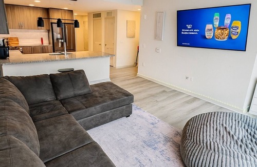 Peachtree Center Apartment | Luxury High-rise 2BR, Pool + Parking Near Mercedes Benz stadium