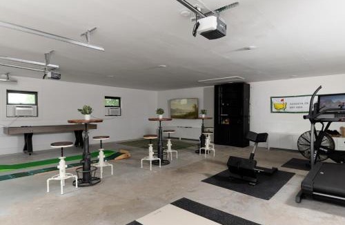 Lake Oconee House | Luxury Lakefront Hub: Golf Sim, Gym & Spacruzzi - Holiday Home