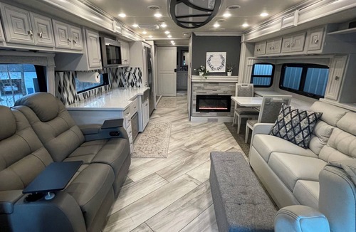 Shelby House | Luxury Motorcoach Fit For Comfort
