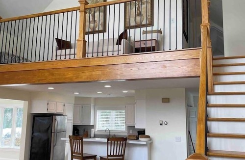 Sunapee House | Luxury Sleeps 12+: Saltwater HotTub, Fire Pit, Lake View – 5 Min to Ski & Beach