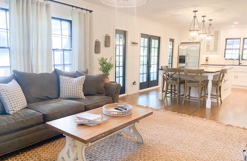 Charlotte House | Luxury SouthPark Villa 3BR Spa Tub Chef’s Kitchen Near Dining & Uptown