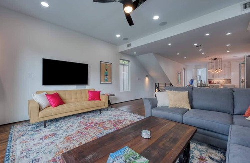 Southtown House | Luxury Urban Oasis in Lavaca with Rooftop Deck