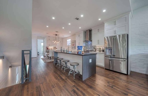 Southtown House | Luxury Urban Oasis in Lavaca with Rooftop Deck
