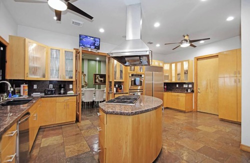 Clear Lake Shores House | Luxury Waterfront Estate w/Heated Pools, Private Pier & Walk to Boardwalk