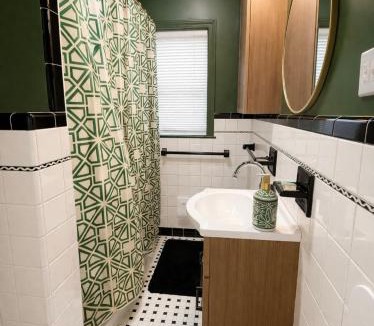 Mullins House | Macknolia Manor