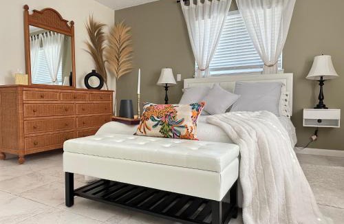 South Venice House | Magic Secluded Suite-Pool-Sauna plus Lake View Venice Florida