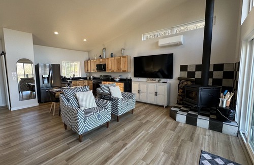 Black Mountain House | Magical Mountain Escape with Room to Roam!