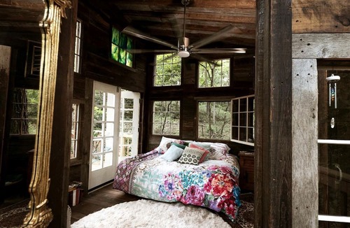 Excelsior Springs Cabin | Magical Tree House Rental near Kansas City for Glamping in Missouri