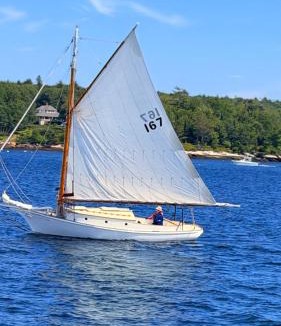 Kittery Apartment | Maine Charming coastal Stay, 3BR, sleep 6, walk to the town, 4 min to Portsmouth