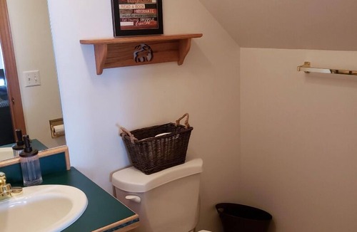 Fritz Creek Cabin | Majestic Moose View Lodge (Minimum Rental Age 25)