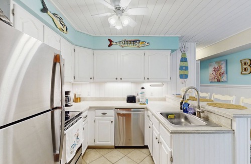 Selbyville House | Mallard Lakes townhouse in peaceful community with pool, hot tub, fishing pier