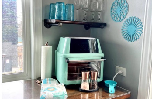 Seward Apartment | Marathon Historic Apartments-Retro 50's -Heart of Downtown-1 bedroom-sleeps 4