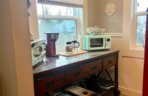 Seward Apartment | Marathon Historic Apartments-heart of Downtown - Charming 1 bedroom