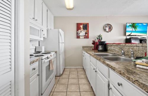 Galveston Apartment | Maravilla Breeze: Tranquil Retreat with Stunning Views