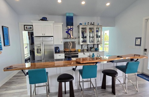 Old Homosassa House | Mason Creek, Homosassa water front 3/2.5 stilt home, pet friendly, dock.