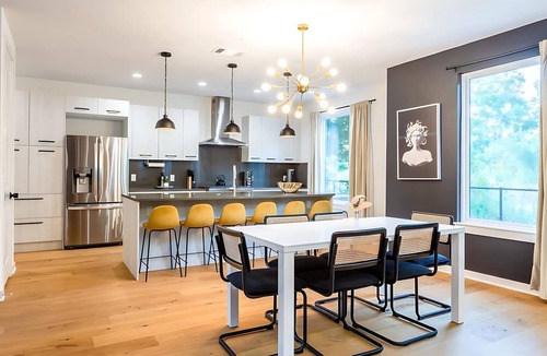 Govalle House | Massive Compound Near Rainey St - Hot Tub, Pool