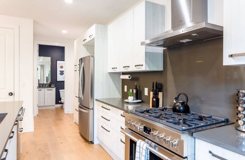 Govalle House | Massive Compound Near Rainey St - Hot Tub, Pool