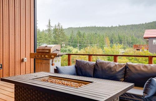 Juneau Apartment | Mendenhall Valley Escape w/Furnished Deck!