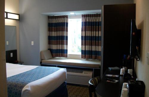 Spring Hill Hotel | Microtel Inn & Suites by Wyndham Spring Hill/Weeki Wachee