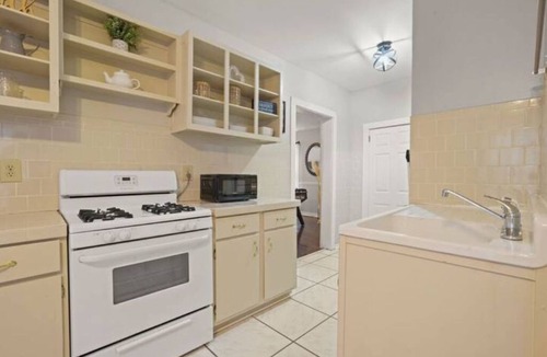 Knight Park House | Midtown Spot Near DT, M. Benz and Truist Stadiums, Stylish Bungalow