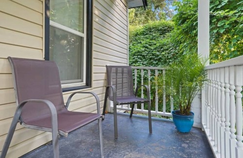 Knight Park House | Midtown Spot Near DT, M. Benz and Truist Stadiums, Stylish Bungalow