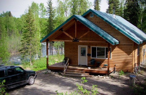 Willow House | MINUTES OFF PARKS HWY/RIVERFRONT ON 27 ACRES/WILLOW CREEK INN