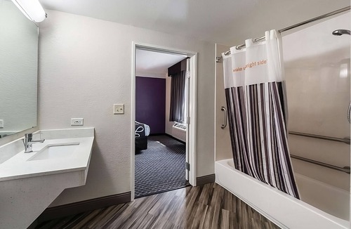 Arsenal House | Minutes to Chris Park! 3 Family-friendly Units, Outdoor Pool, FREE Parking!