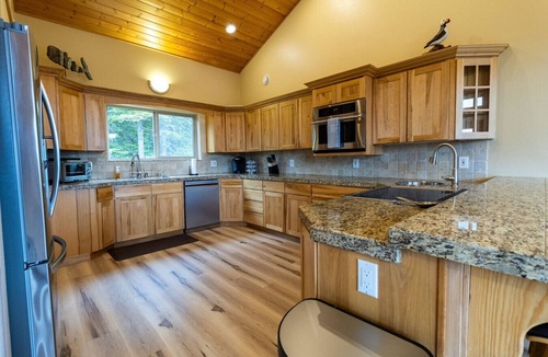 Bear Creek House | Misty Mountain Retreat, Epic Views, Sleeps 11