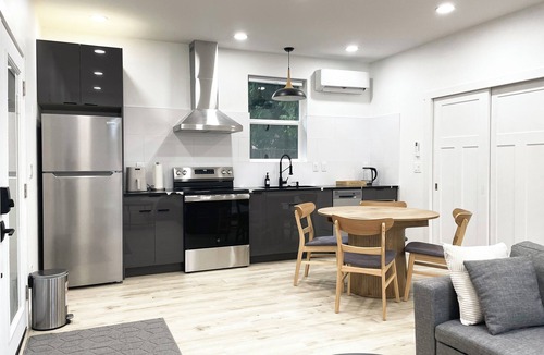 North Creek House | Modern 2Bed/2Bath Home with Full Kitchen