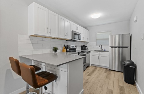 Hyde Park Apartment | Modern 2BR Near UT | Hyde Park | Evonify 3064